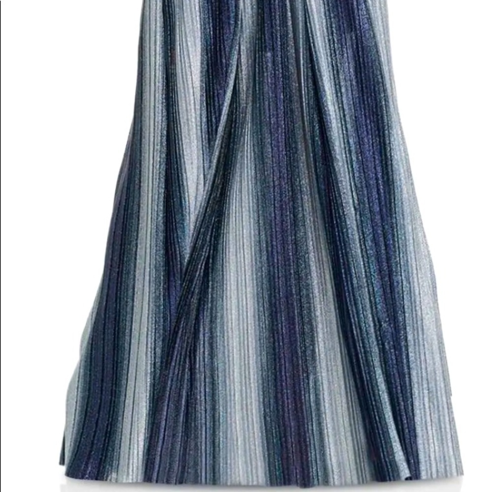 Women’s Formal Dress Size 8 AQUA Navy Pleated Glitter Striped Spaghetti Strap - Picture 4 of 6